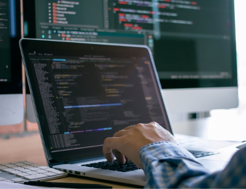 パソコンを操s作する画像